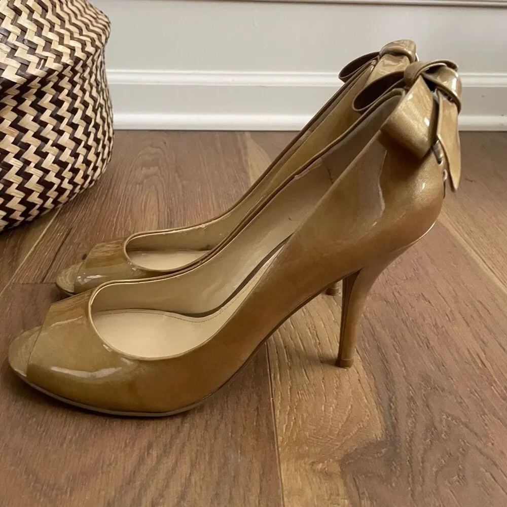 Enzo Angiolini Eamistle Natural Nude Champagne Patent Leather Peep Toe Heels Bow